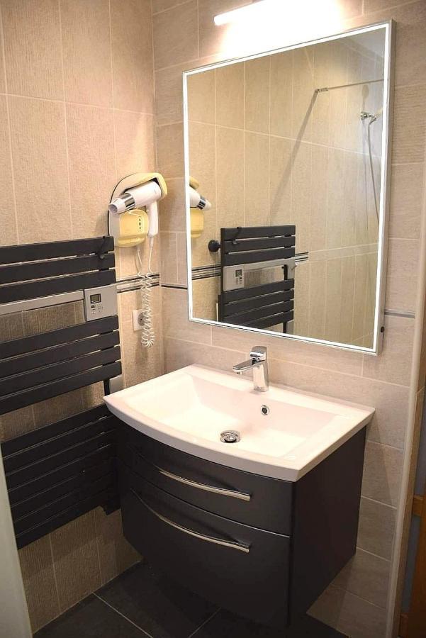 Logis Hotel Restaurant Spa Les Balcons De L'Esperance Limeuil Exteriör bild
